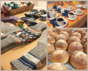 Kuvassa neulottuja villasukkia, lapasia, voisilmäpullia ja kahvitarjoilupöytä