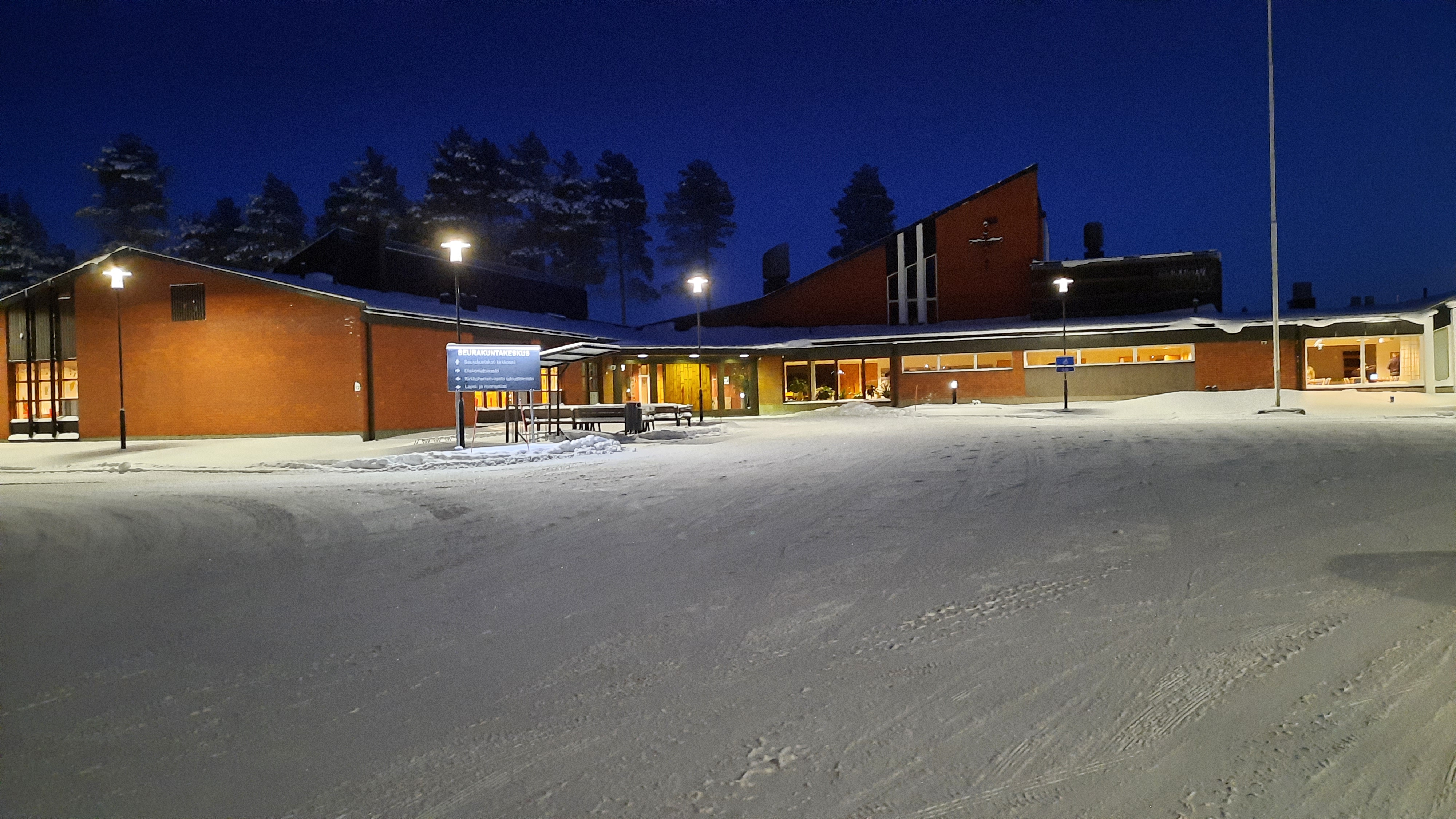 Seurakuntakoti Pudasjärven seurakuntakodin ulkokuva